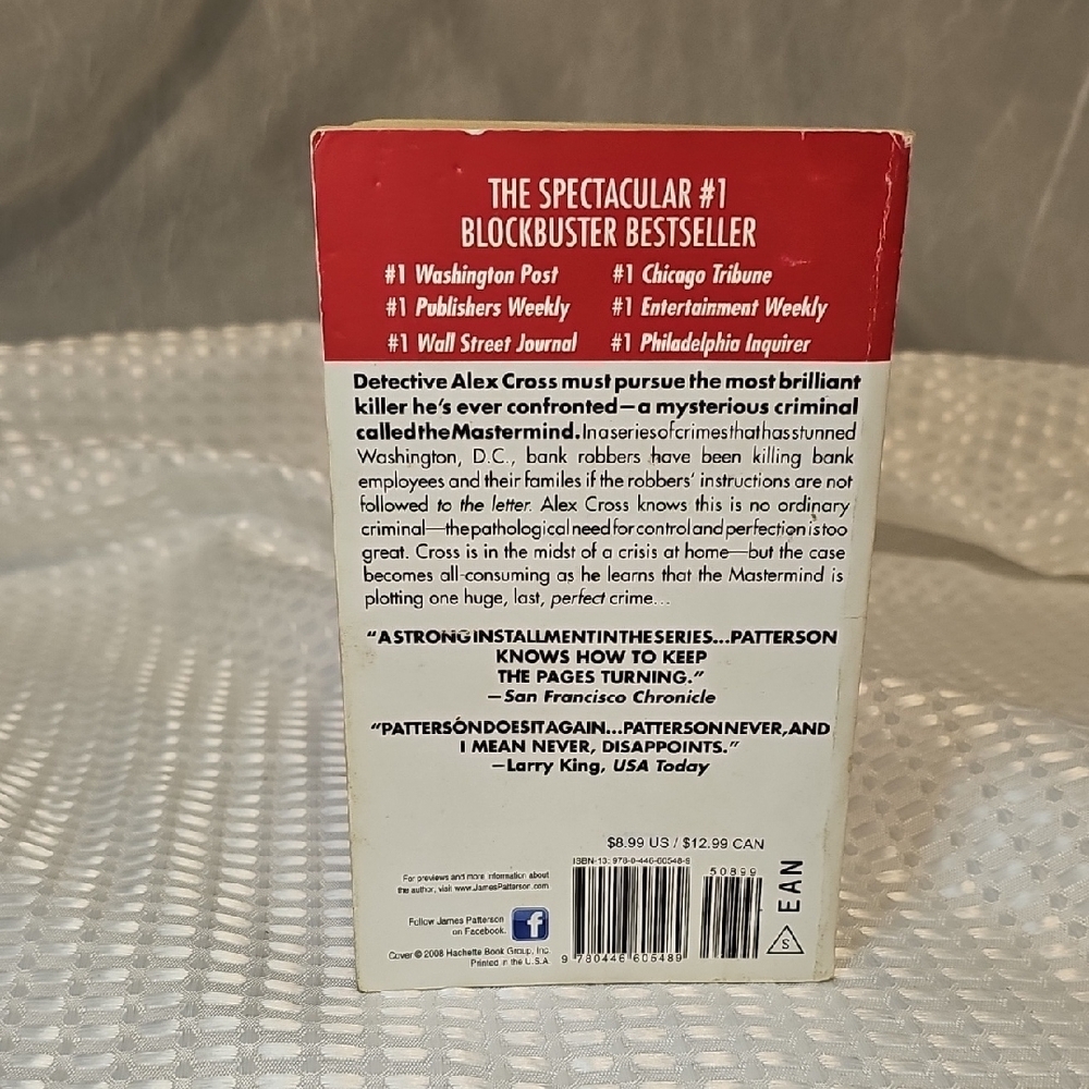 James Patterson 'Roses Are Red' Book - White and Red Cover - Picture 3 of 4